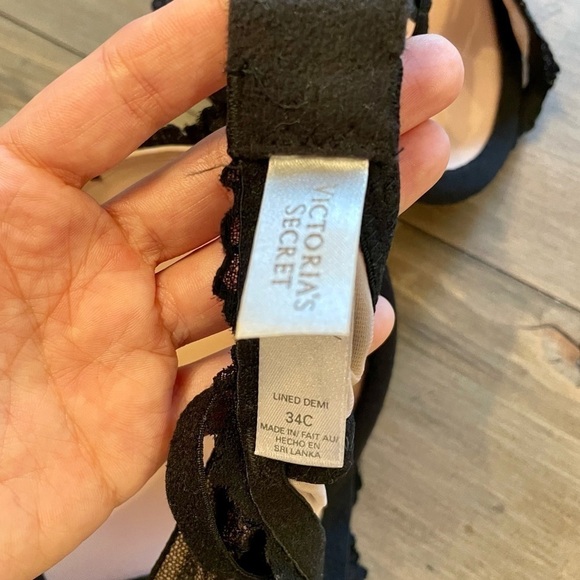 VICTORIA’S Secret lined Demi lace bra - Picture 4 of 4